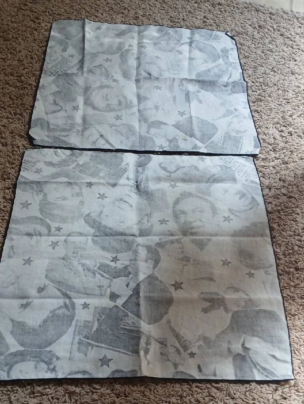 Vintage Hollywood Faces Print Foldable Mat - Black & White